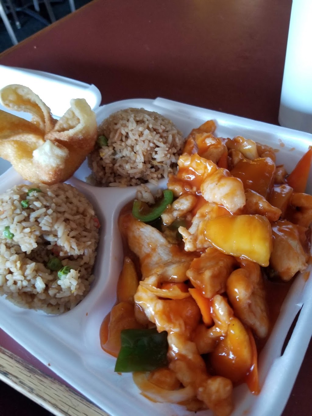 Magic Wok | restaurant | 117 W 3rd St #1, Wayne, NE 68787, USA | 4028331700 OR +1 402-833-1700