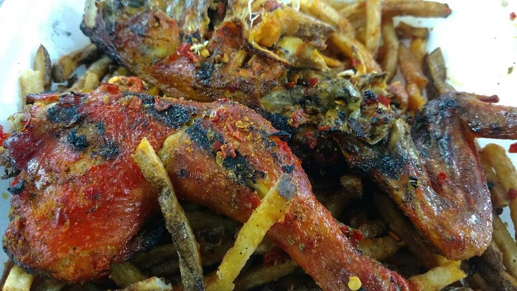 Dinos Chicken & Burgers | restaurant | 2575 Pico Blvd, Los Angeles, CA 90006, USA | 2133803554 OR +1 213-380-3554