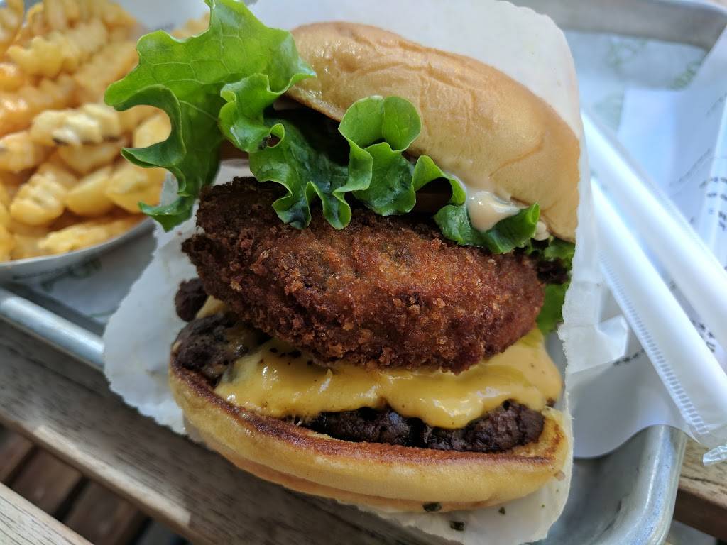 Shake Shack | meal takeaway | 10975 Oval Park Dr, Las Vegas, NV 89135, USA | 7029641025 OR +1 702-964-1025