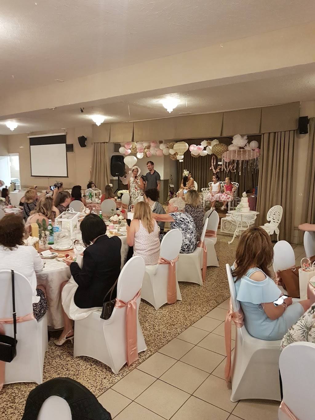 Oshawa Italian Recreation Club | restaurant | 245 Simcoe St S, Oshawa, ON L1H 4H3, Canada | 9057258053 OR +1 905-725-8053