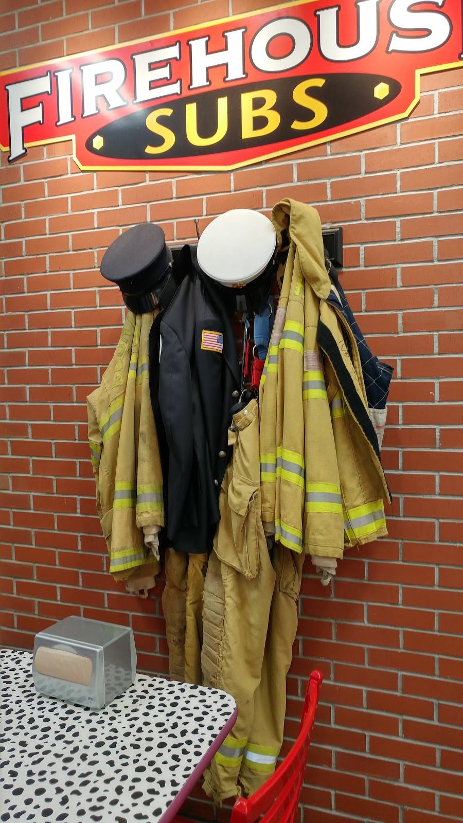 Firehouse Subs | meal delivery | 325 N Milwaukee Ave, Vernon Hills, IL 60061, USA | 8473835662 OR +1 847-383-5662