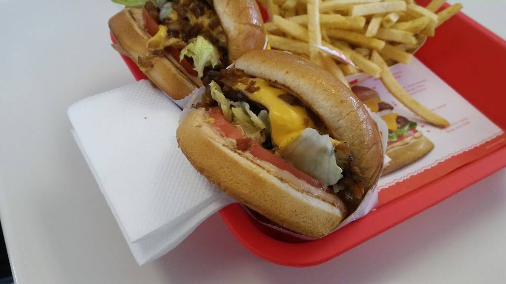 In-N-Out Burger | restaurant | 30121 Santa Margarita Pkwy, Rancho Santa Margarita, CA 92688, USA | 8007861000 OR +1 800-786-1000
