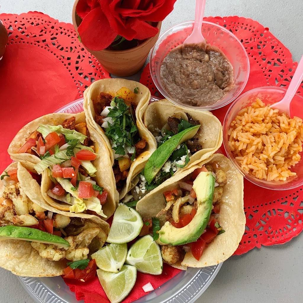 Un Mundo De Sabor | restaurant | 1900 W William Cannon Dr, Austin, TX 78745, USA | 5122898616 OR +1 512-289-8616