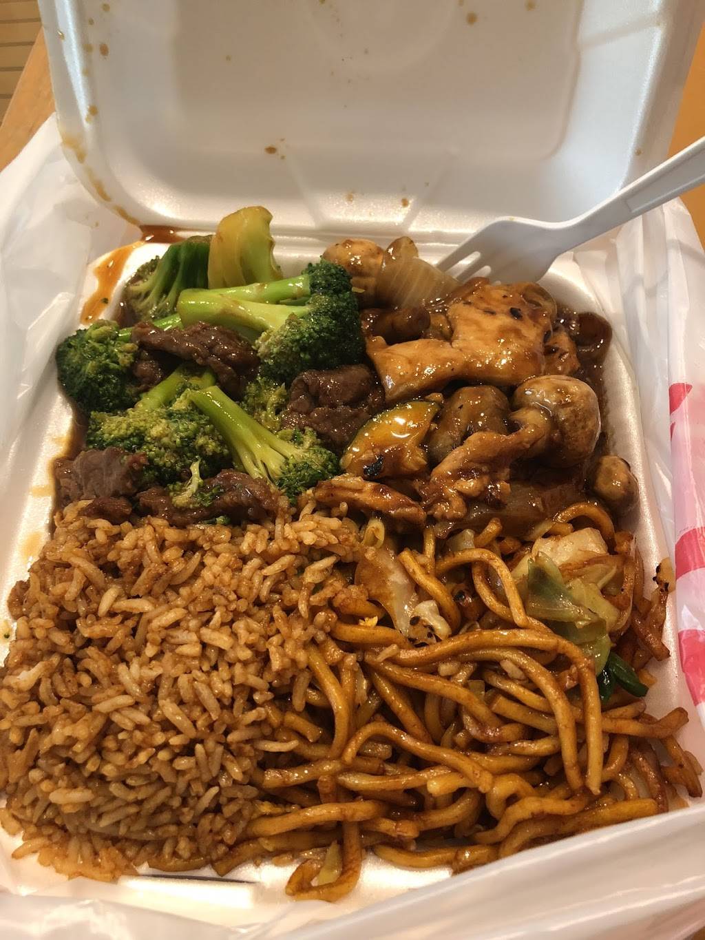 Jade Express | restaurant | 9641 N Metro Pkwy W, Phoenix, AZ 85051, USA | 6029434647 OR +1 602-943-4647