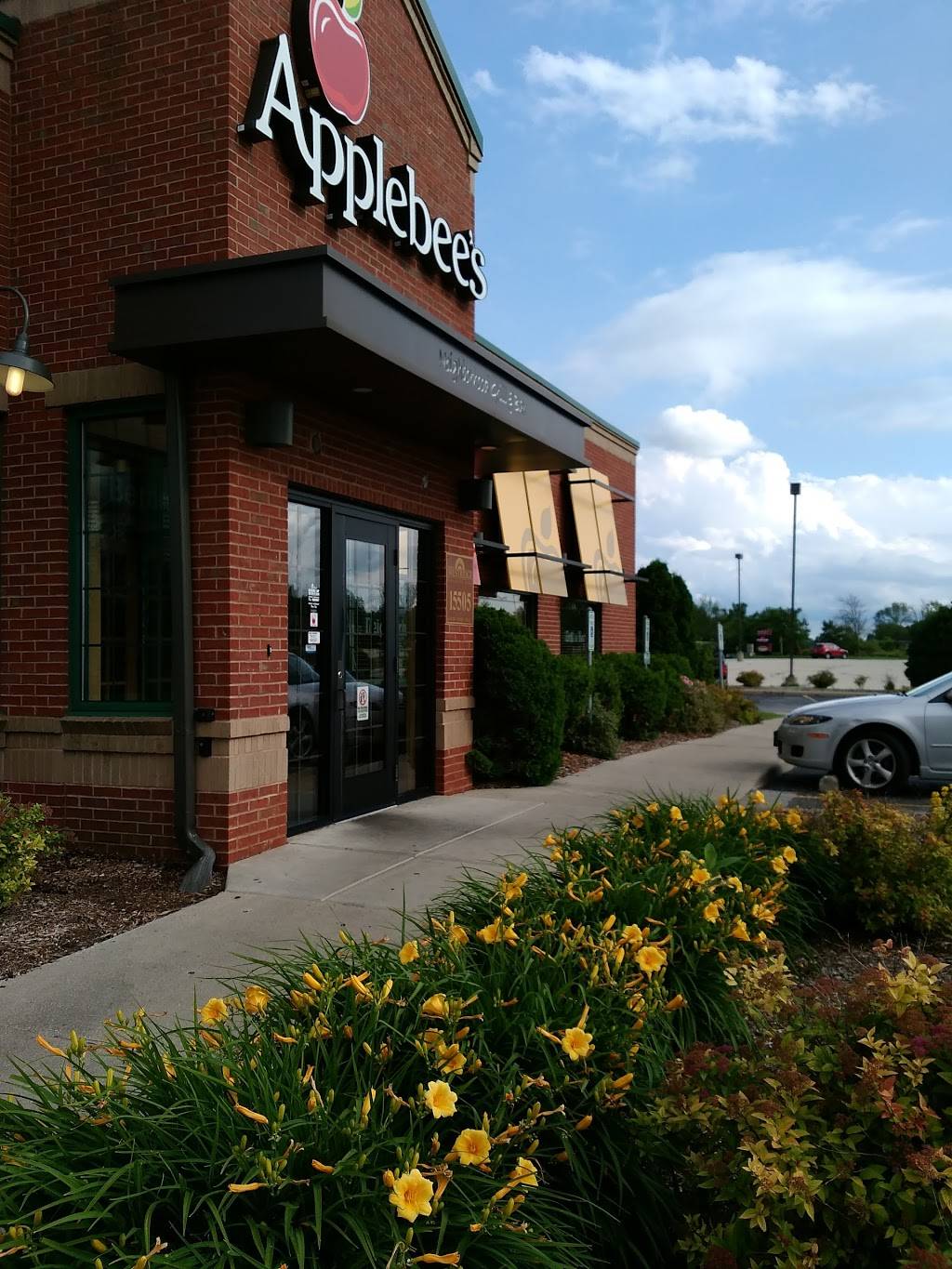Applebees Grill + Bar | restaurant | 15505 W, Rock Ridge Rd, New Berlin, WI 53151, USA | 2627800693 OR +1 262-780-0693