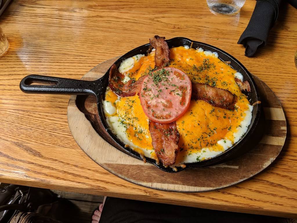 Halls On The River | restaurant | 1225 Athens Boonesboro Rd, Winchester, KY 40391, USA | 8595276620 OR +1 859-527-6620