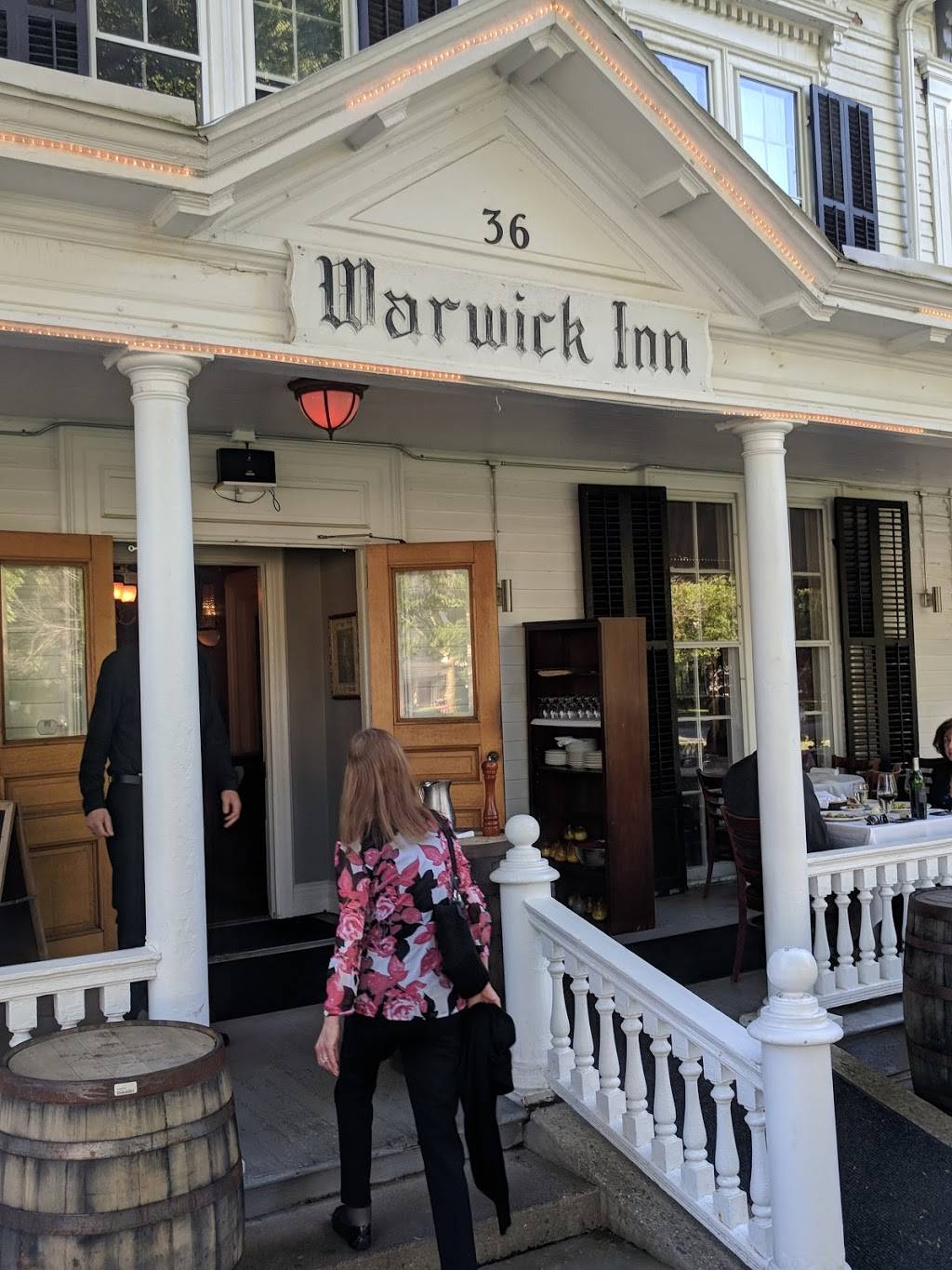 The Warwick Inn | restaurant | 36 Oakland Ave, Warwick, NY 10990, USA | 8459863666 OR +1 845-986-3666