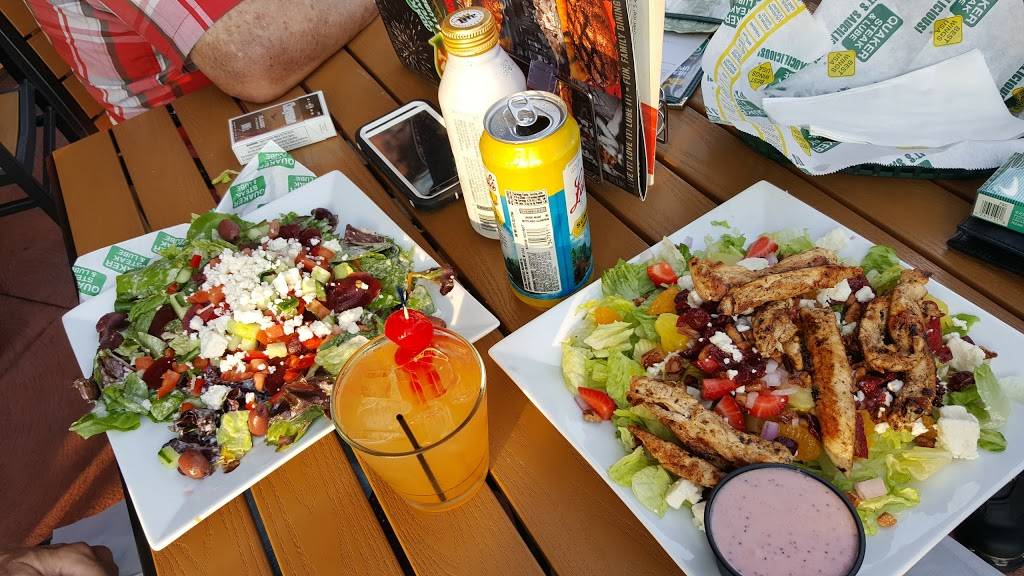 Quaker Steak & Lube | restaurant | 101 Chestnut Ave, Sharon, PA 16146, USA | 7249819464 OR +1 724-981-9464