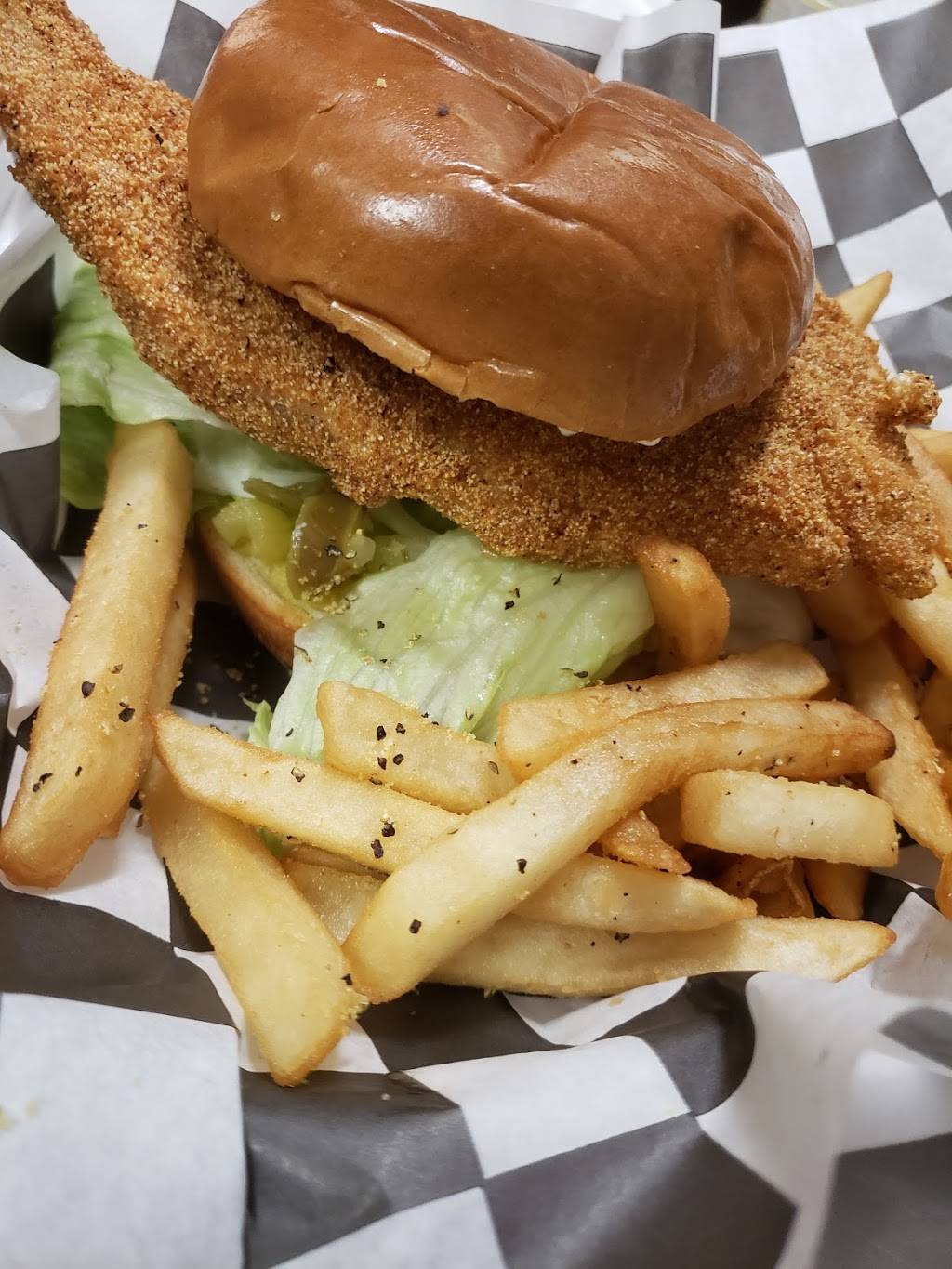 Oms Chicken n Fish n Burger | restaurant | 2702 E Washington Ave, Madison, WI 53704, USA | 6082861804 OR +1 608-286-1804