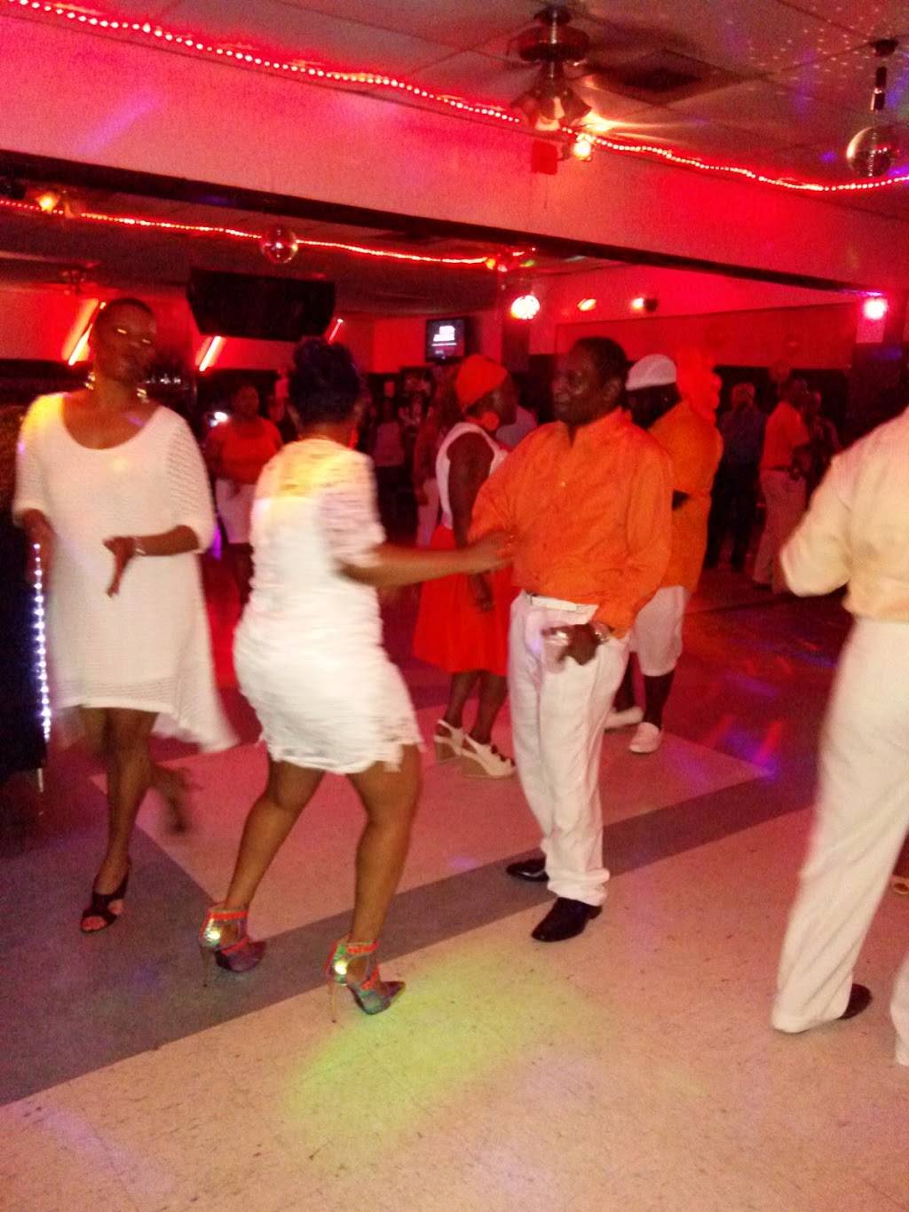 Images Restaurant & Entrnmnt | restaurant | 3940 Airline Blvd # 124, Chesapeake, VA 23321, USA | 7574884048 OR +1 757-488-4048