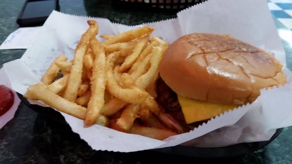 Arnolds Famous Homemade Hamburgers | restaurant | 184 Civic Center Blvd, Anderson, SC 29625, USA | 8642262173 OR +1 864-226-2173