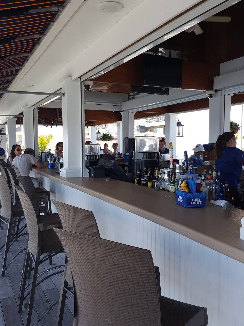 Crabby Jacks | restaurant | 2 Broadway, Somers Point, NJ 08244, USA | 6099277377 OR +1 609-927-7377