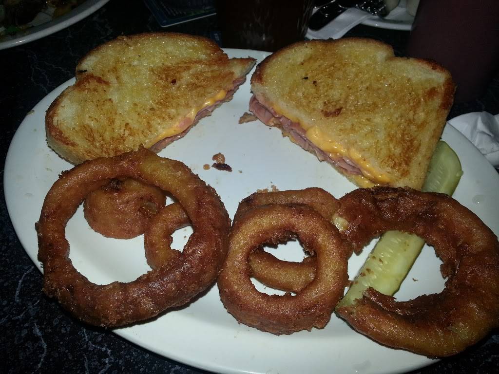 Garfs Sports Lounge | restaurant | 3046 Bristol St, Costa Mesa, CA 92626, USA | 7144354070 OR +1 714-435-4070