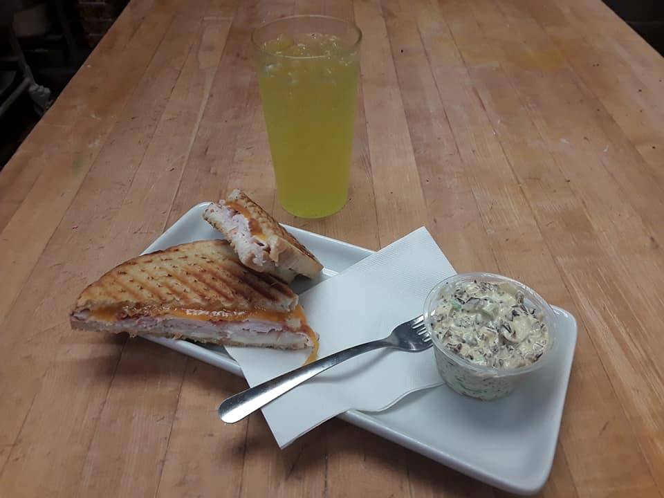 Wooden Spoon | restaurant | 515 N Riverfront Dr, Mankato, MN 56001, USA | 5073454114 OR +1 507-345-4114