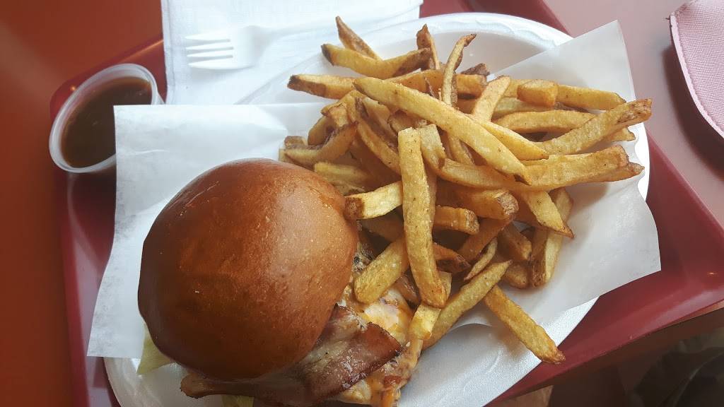 The Village Eatery | restaurant | 12 Queen St E, Cambridge, ON N3C 2A8, Canada | 5192601117 OR +1 519-260-1117