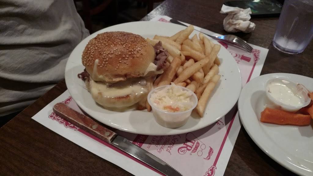 T Rs | restaurant | 17 Hillside Avenue, Williston Park, NY 11596, USA | 5162941680 OR +1 516-294-1680