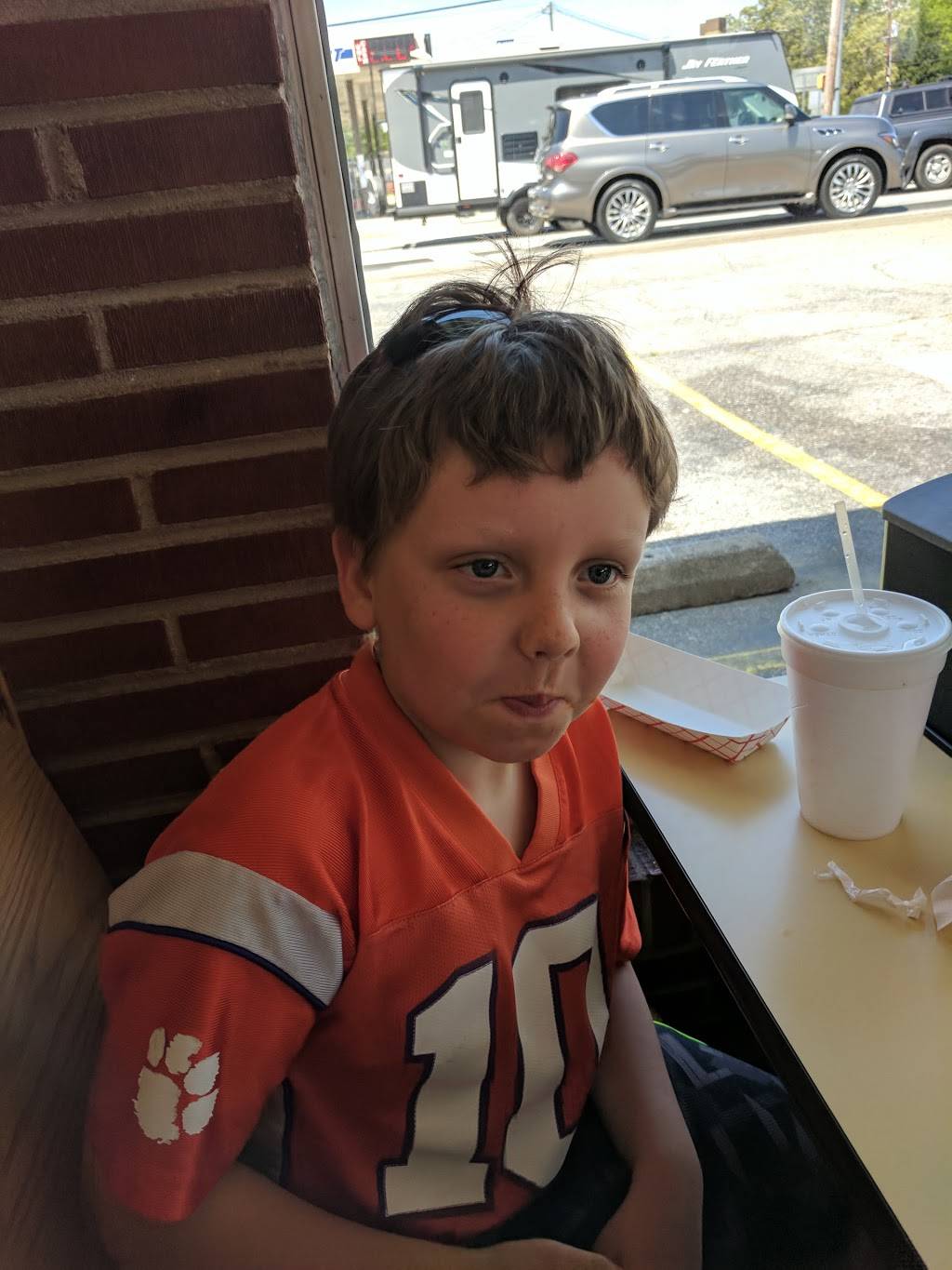 Clock Drive-In | restaurant | 1801 Easley Bridge Rd, Greenville, SC 29611, USA | 8642951708 OR +1 864-295-1708