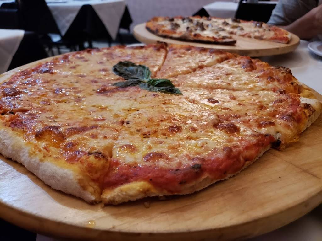 Andiamo Pizzaria | restaurant | 2814 N Halsted St, Chicago, IL 60657, USA | 7732503160 OR +1 773-250-3160