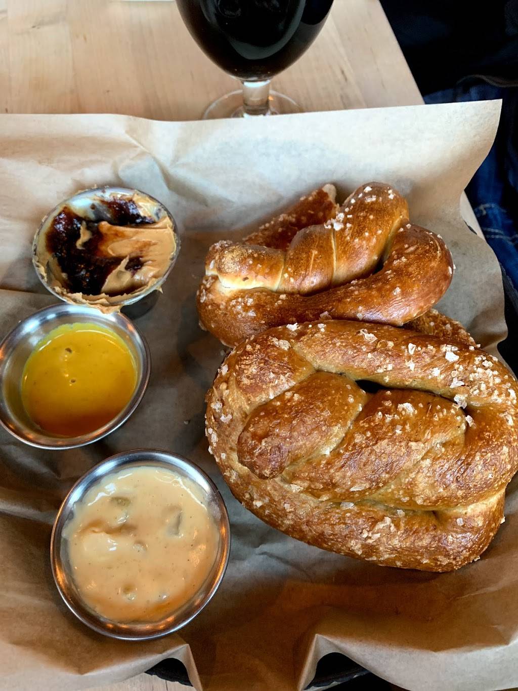 Shorts Brewing Company Bellaire Pub | restaurant | 121 N Bridge St, Bellaire, MI 49615, USA | 2314982300 OR +1 231-498-2300