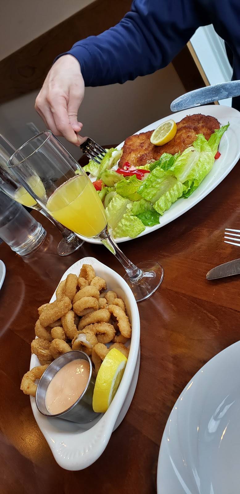 Old House Cosmopolitan | restaurant | 1024 Cameron St, Alexandria, VA 22314, USA | 7037179361 OR +1 703-717-9361