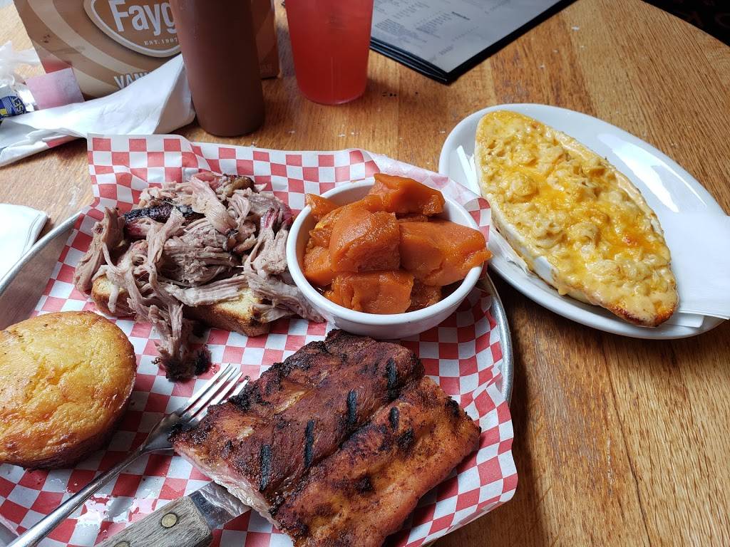 Red Smoke Barbecue | restaurant | 573 Monroe St, Detroit, MI 48226, USA | 3139622100 OR +1 313-962-2100