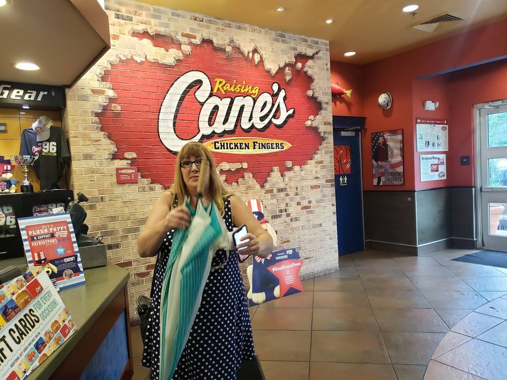 Raising Canes Chicken Fingers | meal takeaway | 1777 N Hwy 17, Mt Pleasant, SC 29464, USA | 8436062999 OR +1 843-606-2999