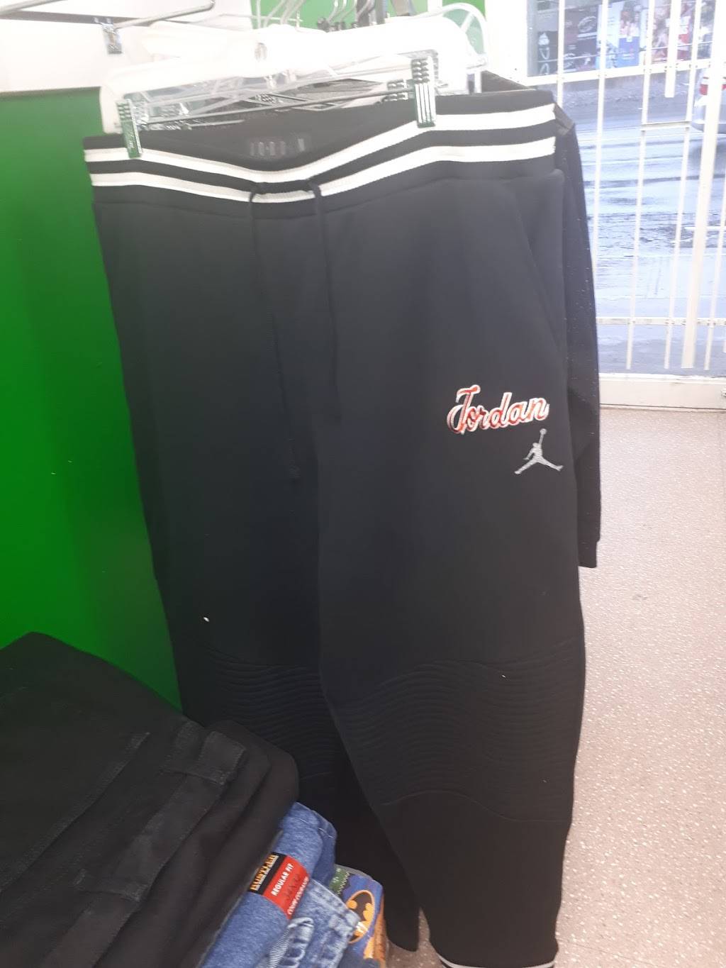 Chowk Bazaar Burger & Pizza | restaurant | 3208 Danforth Ave, Scarborough, ON M1L 1C1, Canada | 4166990009 OR +1 416-699-0009