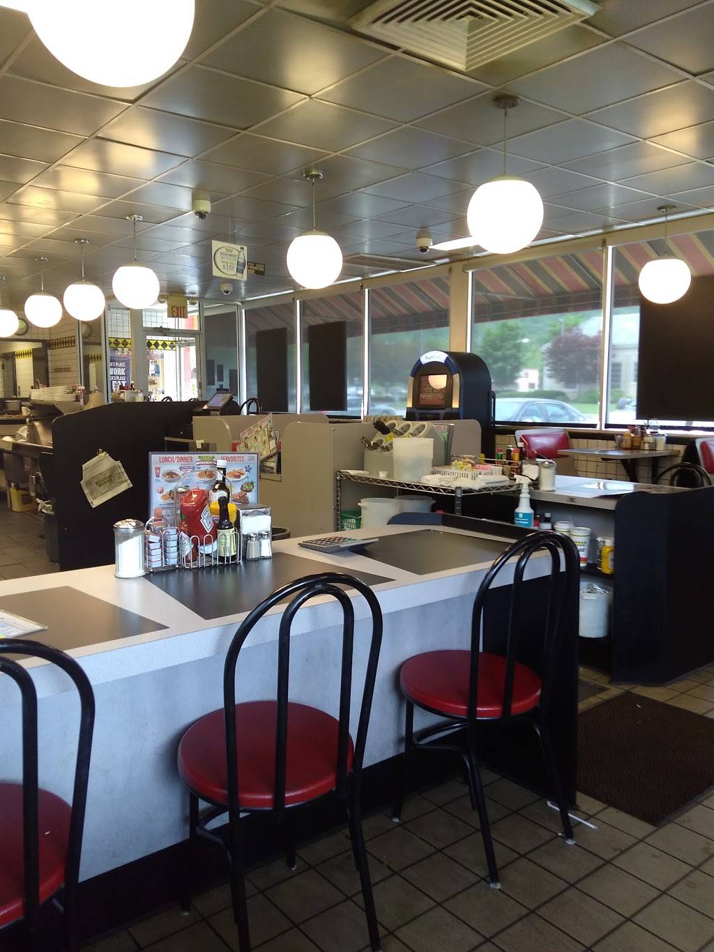 Waffle House | meal takeaway | 112 Cherokee Crossing, Whittier, NC 28789, USA | 8284976226 OR +1 828-497-6226