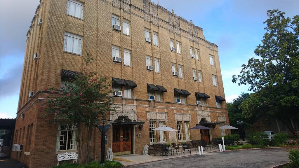 Faust Hotel and Brewpub | restaurant | 240 S Seguin Ave, New Braunfels, TX 78130, USA | 8306257791 OR +1 830-625-7791