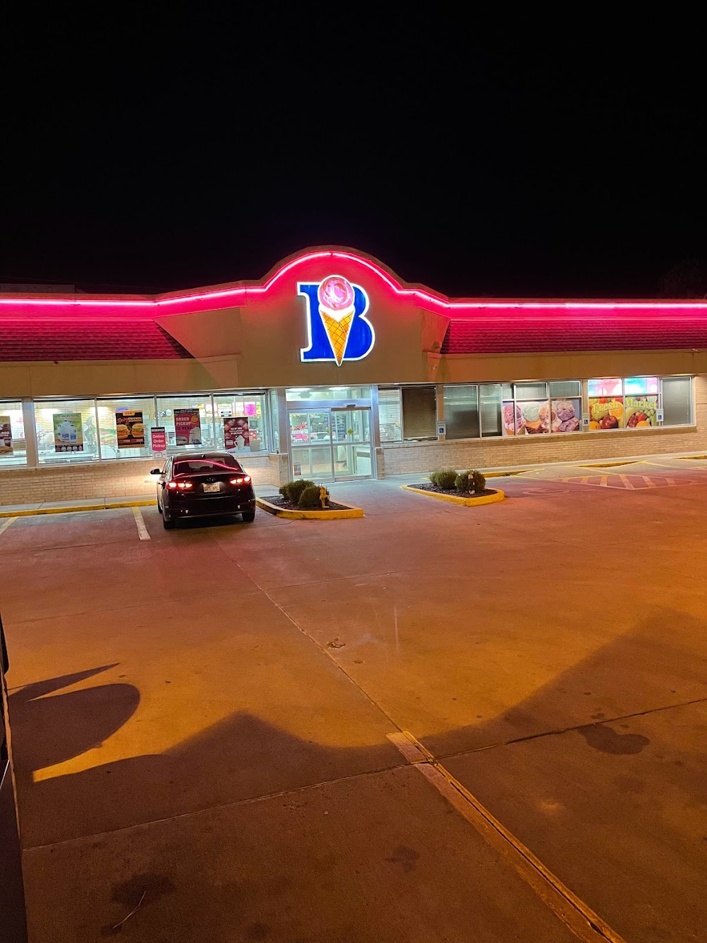 Braums Ice Cream & Dairy Store | restaurant | 1028 W 6th Ave, Emporia, KS 66801, USA | 6203432951 OR +1 620-343-2951