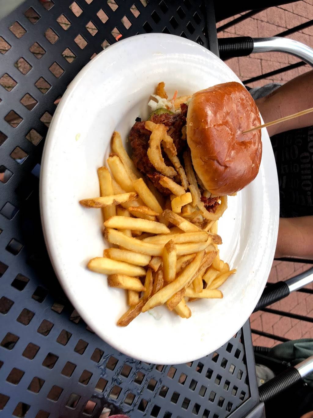 Bostons Restaurant & Sports Bar | restaurant | 191 W Nationwide Blvd, Columbus, OH 43215, USA | 6142294275 OR +1 614-229-4275