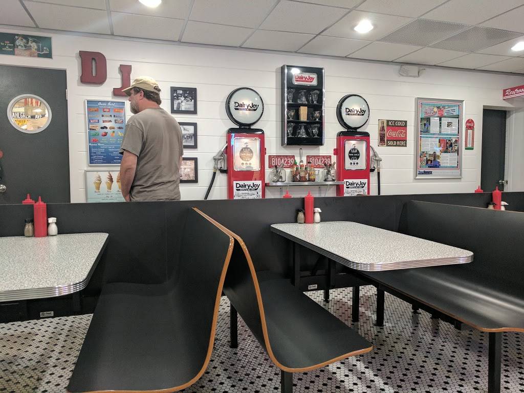 Dairy Joy Drive-In | restaurant | 9230, 435 E Lincoln Ave, Hinckley, IL 60520, USA | 8152867701 OR +1 815-286-7701