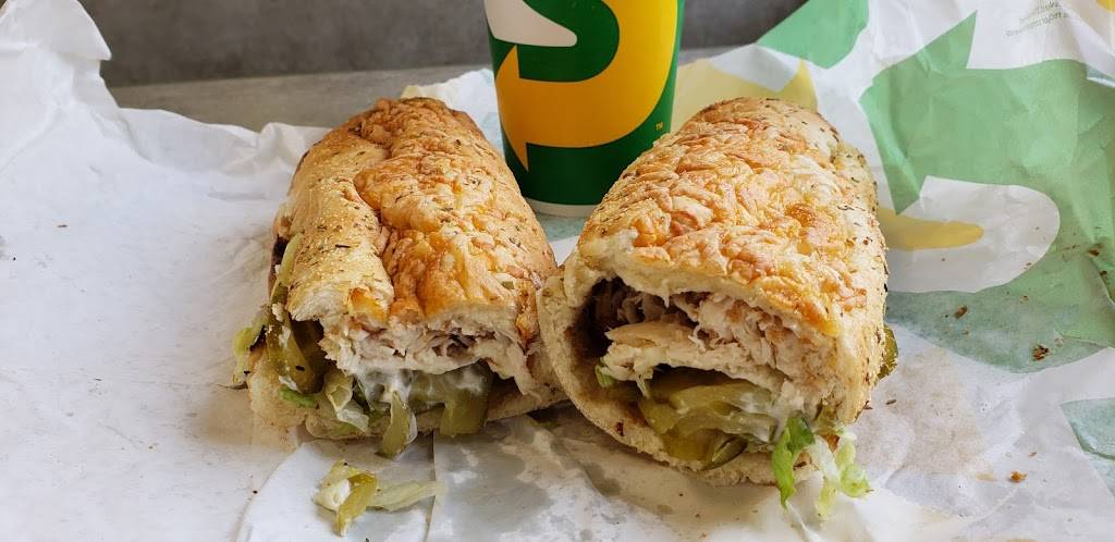 Subway | restaurant | 1400 WI-23, Dodgeville, WI 53533, USA | 6089355889 OR +1 608-935-5889