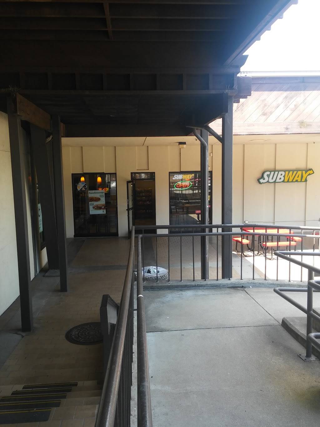 Subway | restaurant | 4235 Gigling Rd, Seaside, CA 93955, USA | 8313948671 OR +1 831-394-8671