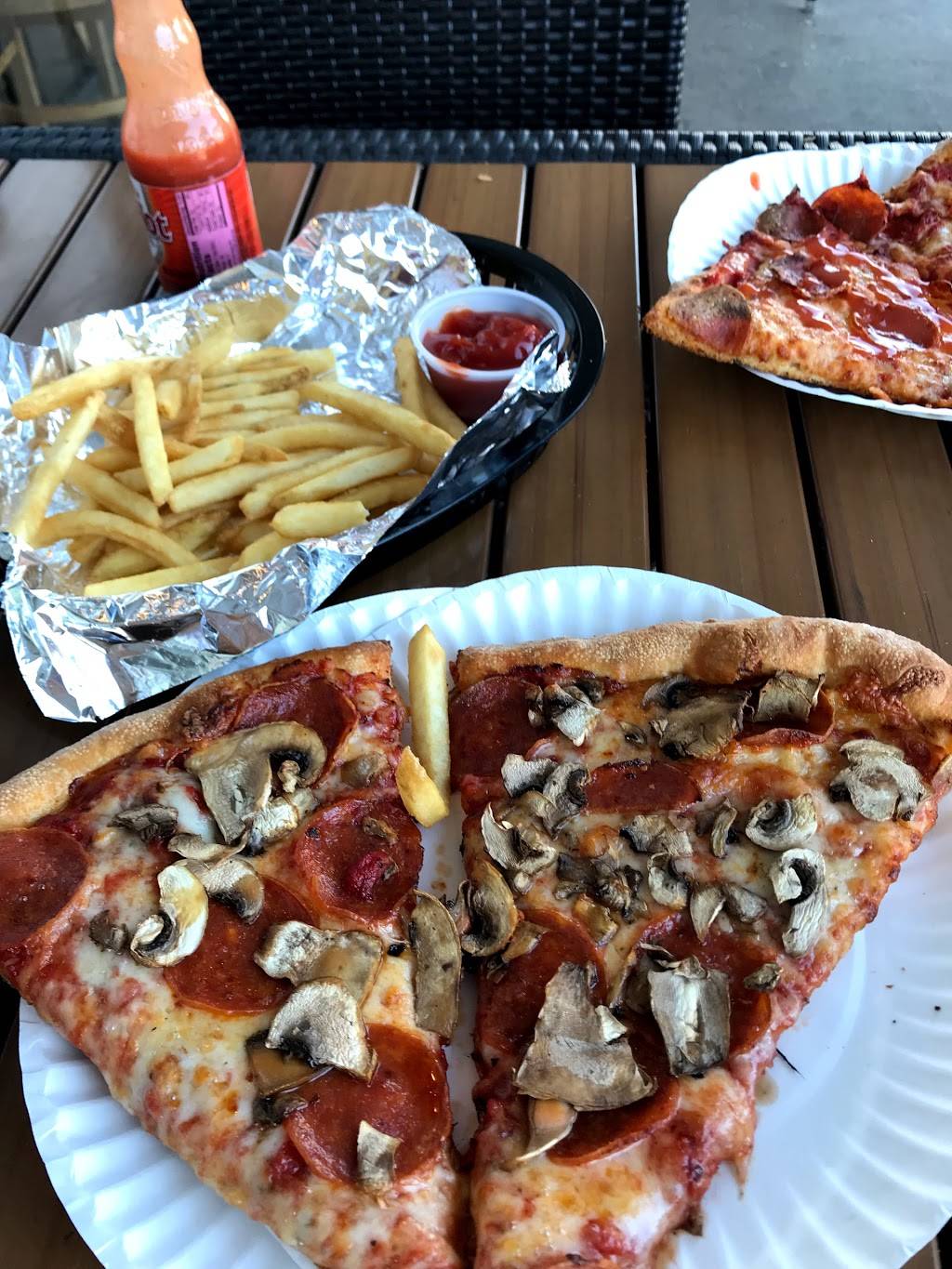 Beach Pizza | restaurant | 10500 Ulmerton Rd #380, Largo, FL 33771, USA | 7275870088 OR +1 727-587-0088