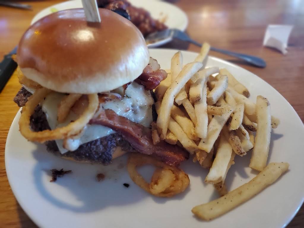 Applebees Grill + Bar | restaurant | 213 E 29th St, Loveland, CO 80538, USA | 9705930655 OR +1 970-593-0655