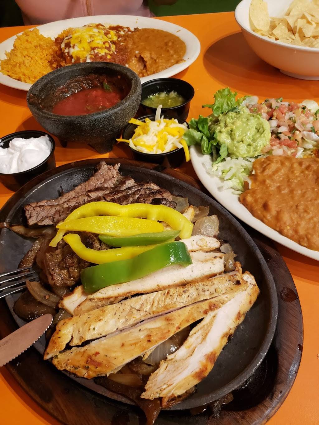 Los Molcajetes | restaurant | 1106 US-377, Roanoke, TX 76262, USA | 8174914600 OR +1 817-491-4600