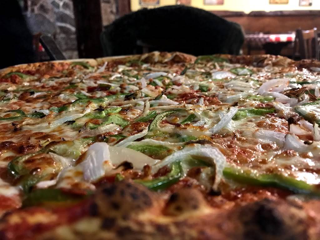 Charlie Macs Pizzeria | restaurant | 17 E Main St, Warner, NH 03278, USA | 6034562828 OR +1 603-456-2828