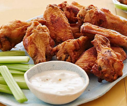 Two Dogs Sports Bar | restaurant | 1620 Bayview Ave, Toronto, ON M4S 1T3, Canada | 6473448286 OR +1 647-344-8286