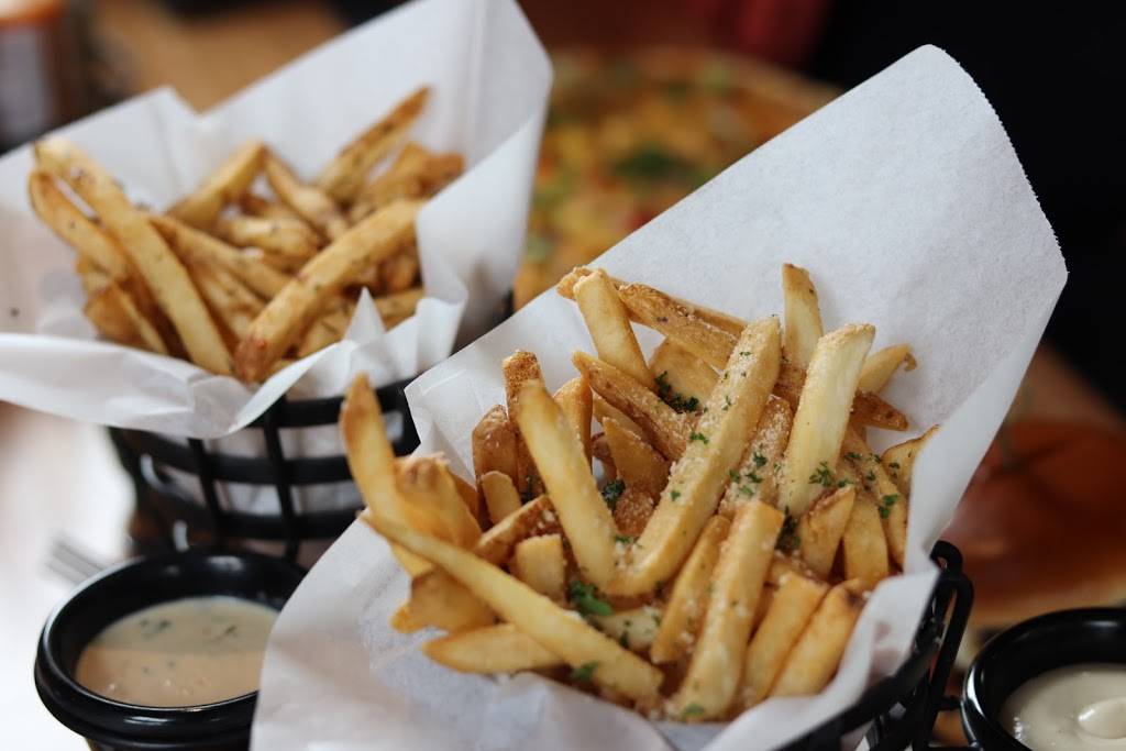 Short or Tall Eatery & Drink Hall | restaurant | 21050 135th Ave N, Rogers, MN 55374, USA | 7632083710 OR +1 763-208-3710