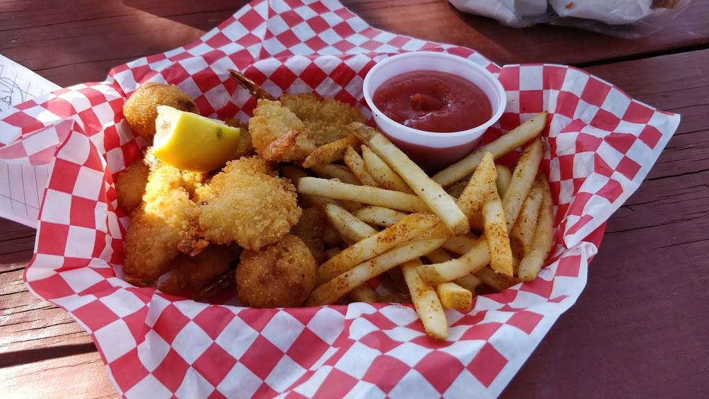 Love Creek Orchards/The Apple Store | bakery | 14024 TX-16 N, Medina, TX 78055, USA | 8302000302 OR +1 830-200-0302