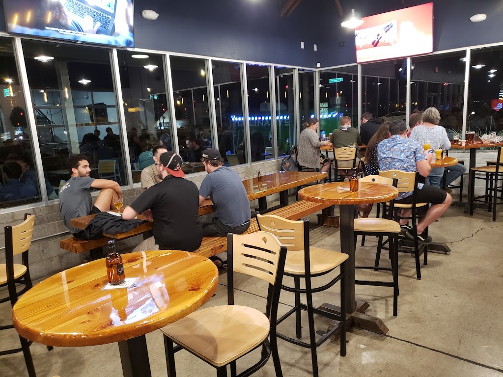 Simple Machine Brewing Company | restaurant | 701 W Deer Valley Rd STE 1, Phoenix, AZ 85027, USA | 6234699199 OR +1 623-469-9199