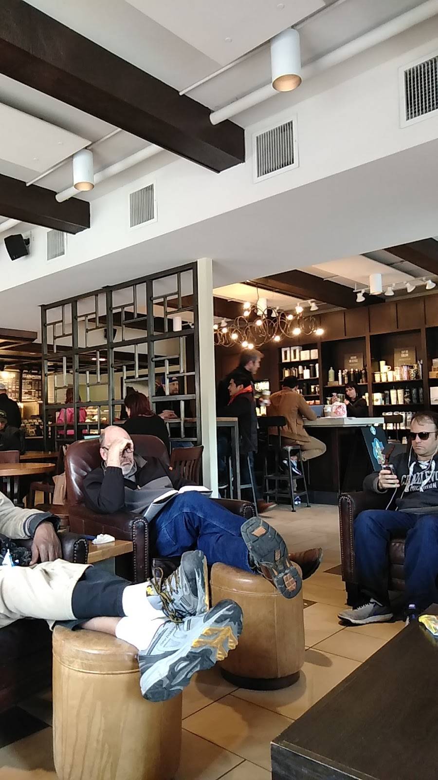 Starbucks | cafe | 302 Nichols Rd, Kansas City, MO 64112, USA | 8167534246 OR +1 816-753-4246