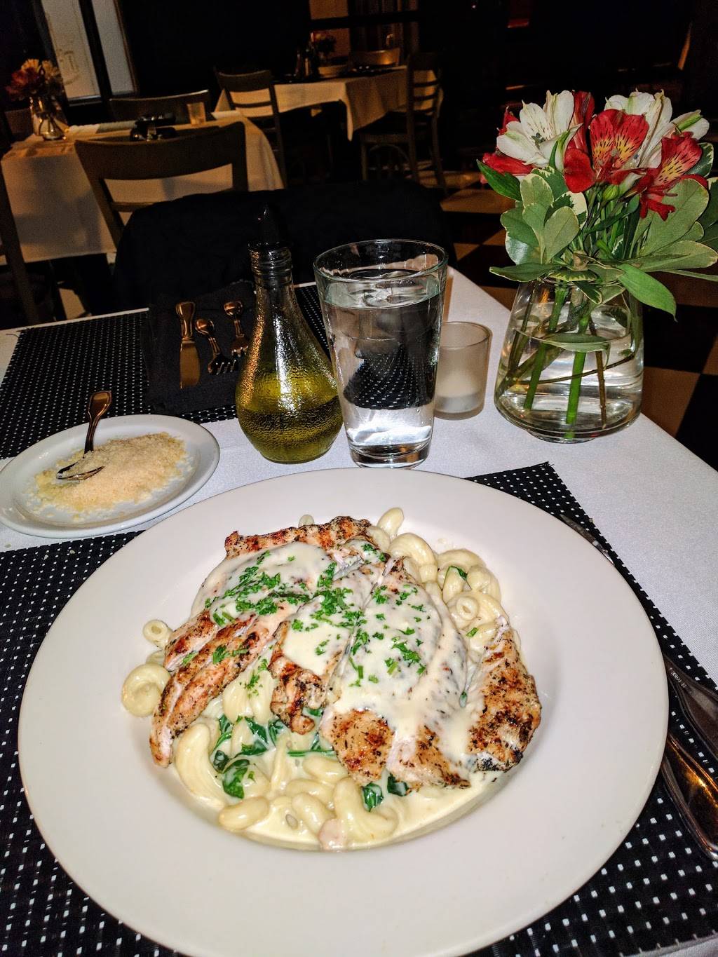 DAmatos Restaurant | restaurant | 222 Sherman Dr, Royal Oak, MI 48067, USA | 2485847400 OR +1 248-584-7400