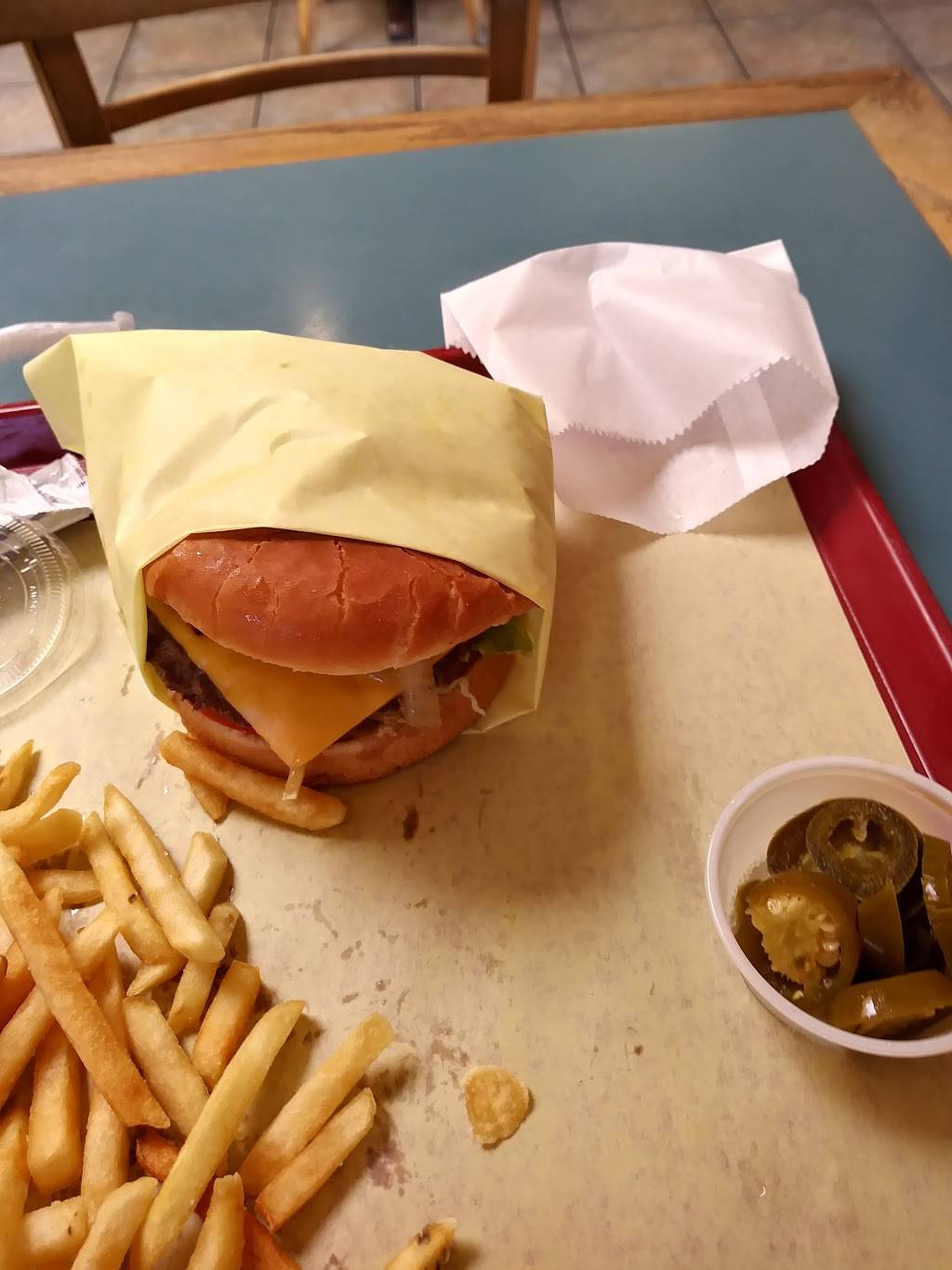 Chubbies Hamburgers | restaurant | 2908 De La Vina St, Santa Barbara, CA 93105, USA | 8056877113 OR +1 805-687-7113