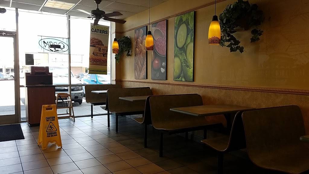 Subway | meal takeaway | 115 W Sinton St, Sinton, TX 78387, USA | 3613643900 OR +1 361-364-3900