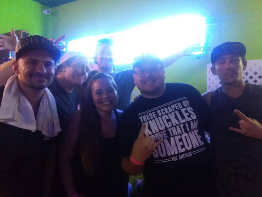 Paddock Sport Bar & Grill | restaurant | 501 W Evelyn Ave, Louisville, KY 40215, USA | 5028903033 OR +1 502-890-3033