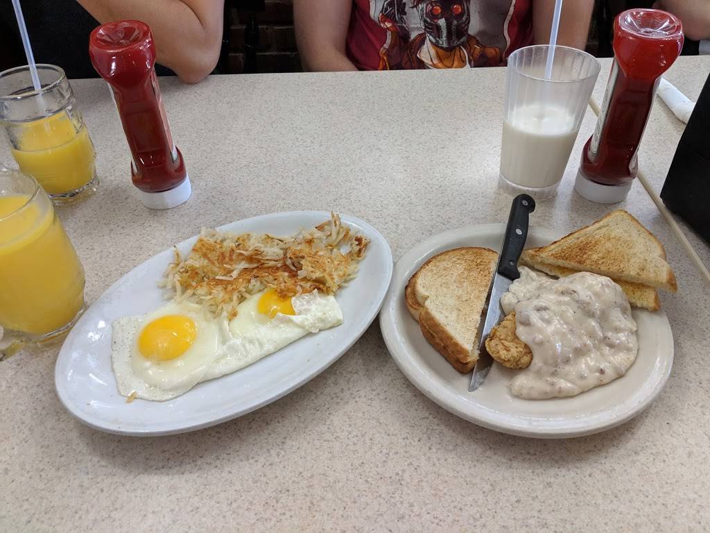 Farmhouse Restaurant | restaurant | 5123 Mill Store Rd, Lake Park, GA 31636, USA | 2295595445 OR +1 229-559-5445