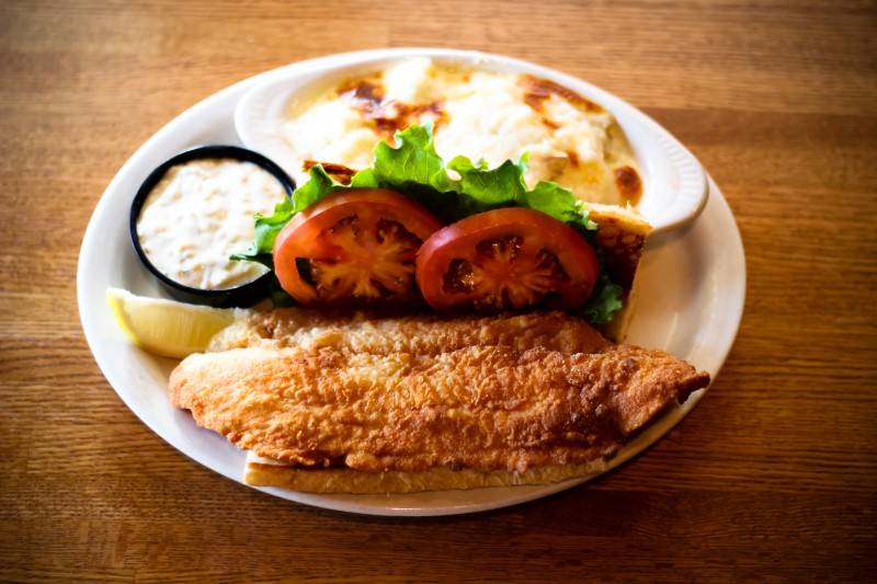 J Peters Grill & Bar Greenwood | restaurant | 715 Montague Ave, Greenwood, SC 29649, USA | 8642234538 OR +1 864-223-4538