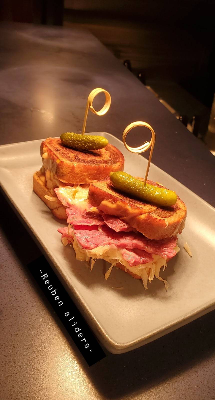 Sewickley Tavern | restaurant | 409 Beaver St, Sewickley, PA 15143, USA | 4123562332 OR +1 412-356-2332